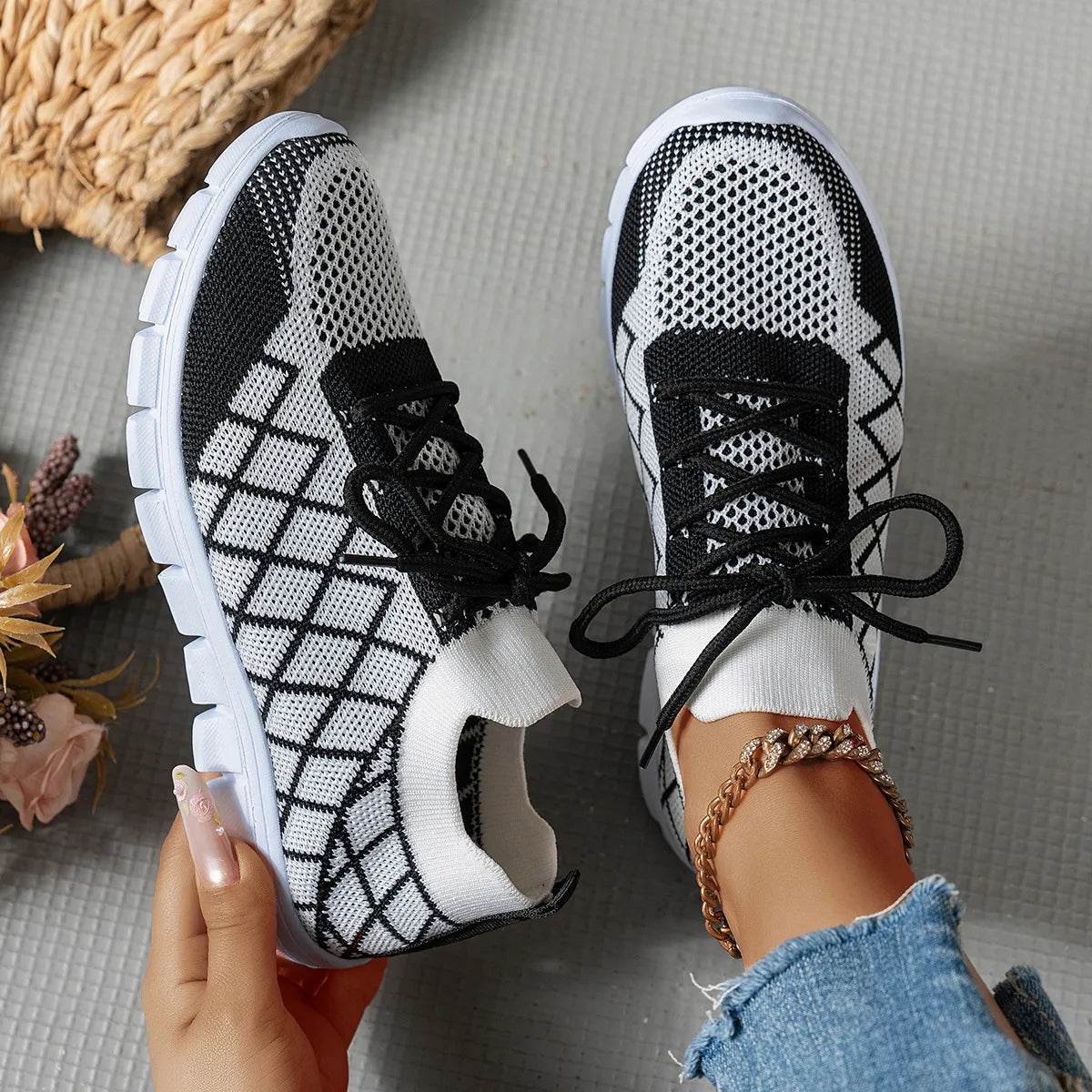 Round Toe Flats Sneakers Black