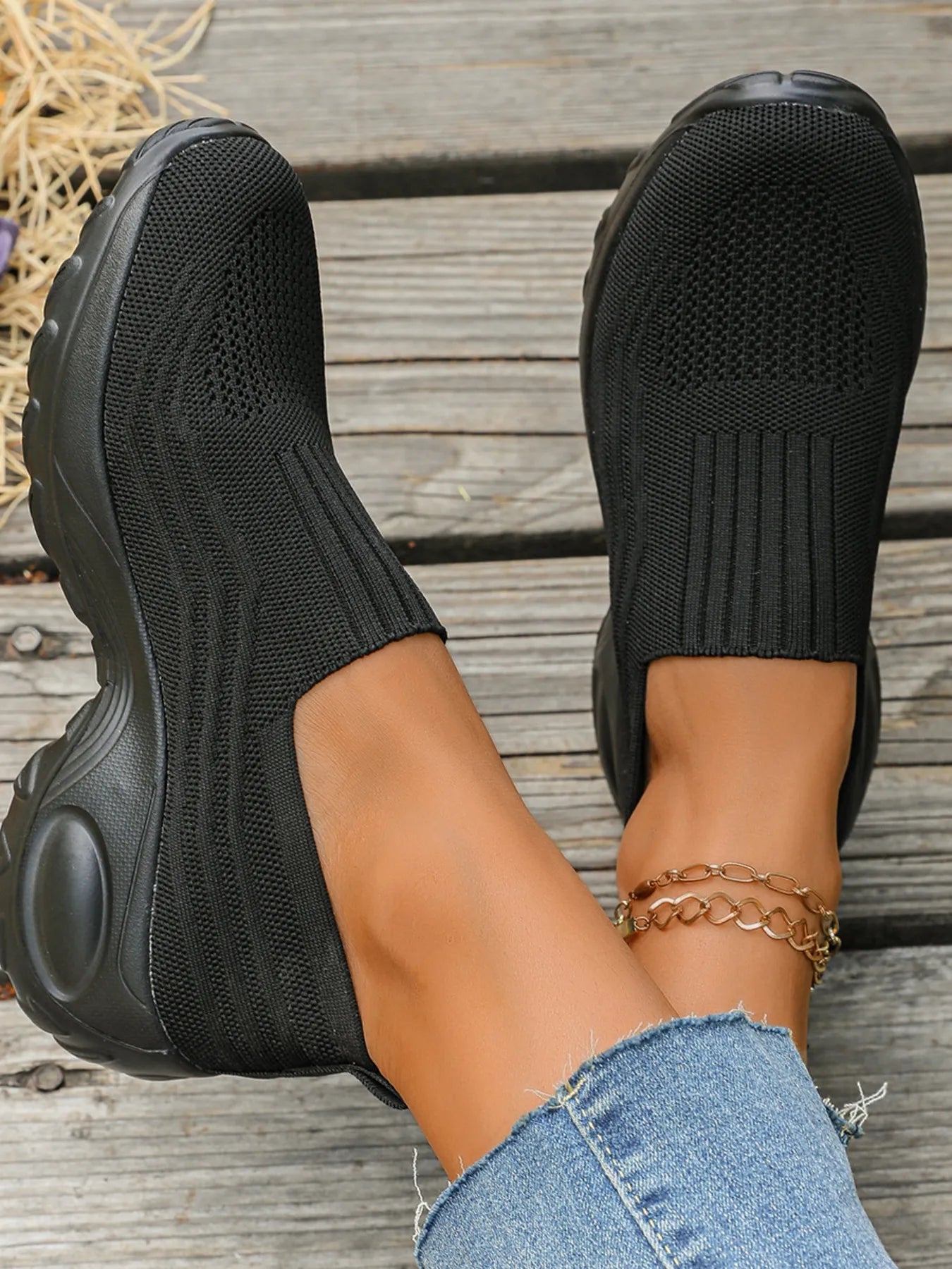 Round Toe Mesh Sneakers Black