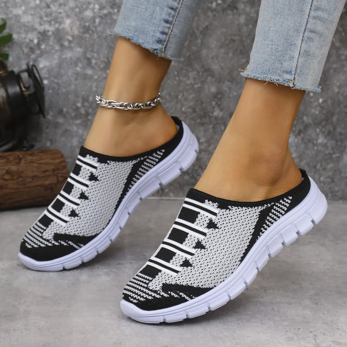 Round Toe Platform Sneakers Black