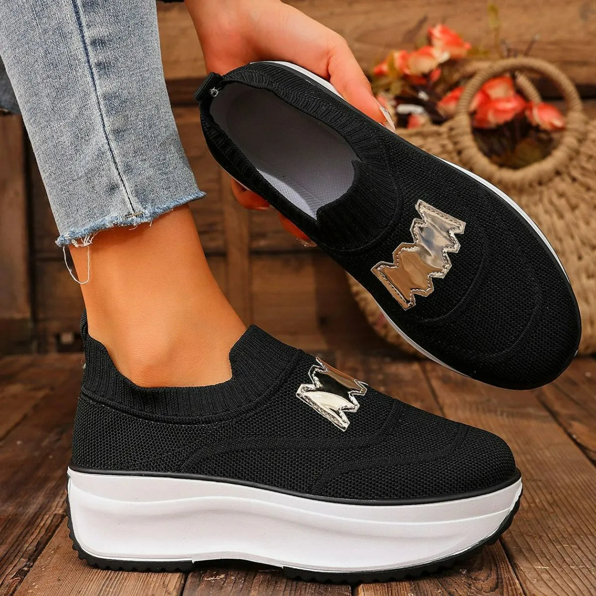Round Toe Platform Sneakers Black
