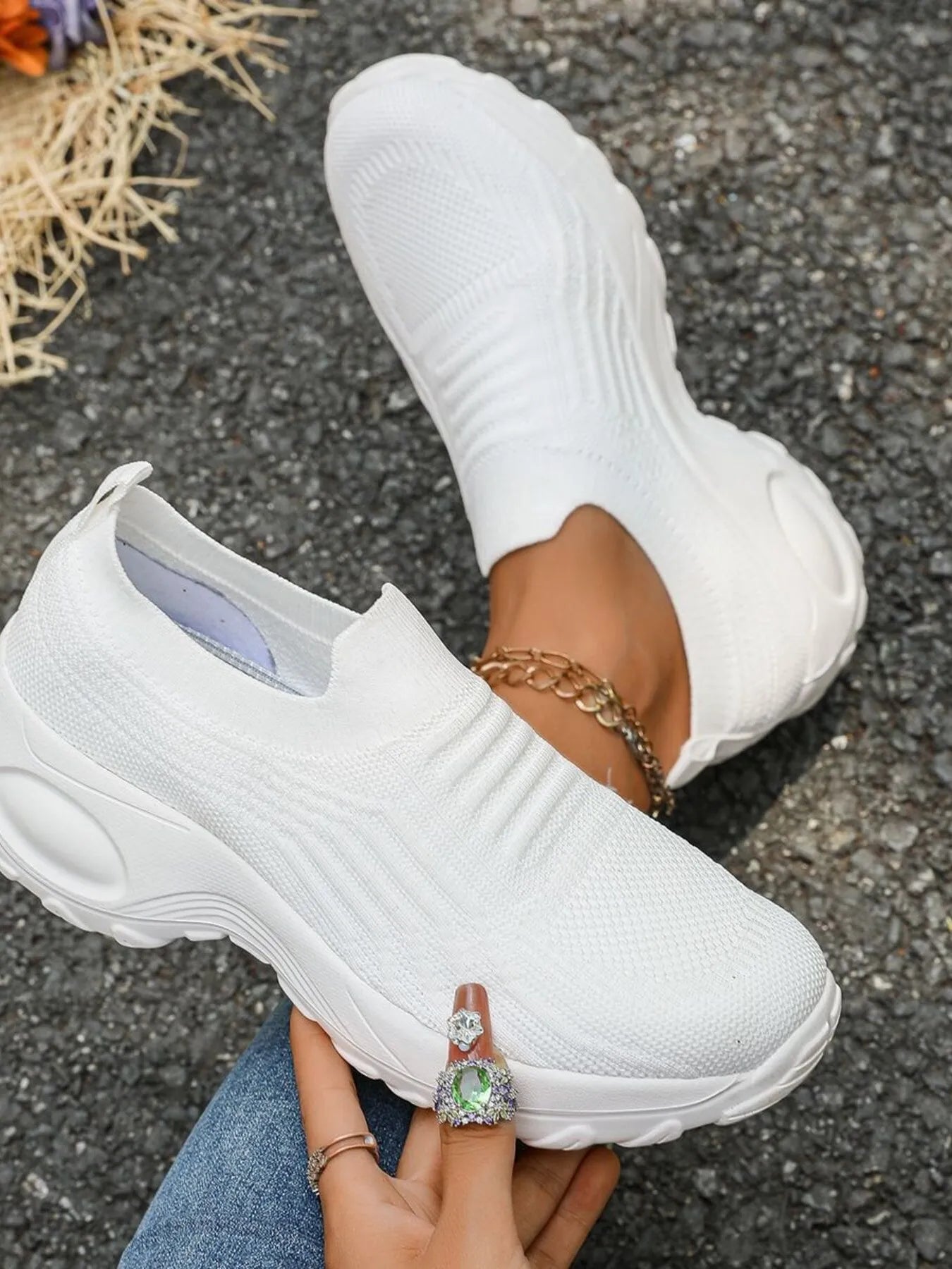 Round Toe Mesh Sneakers White