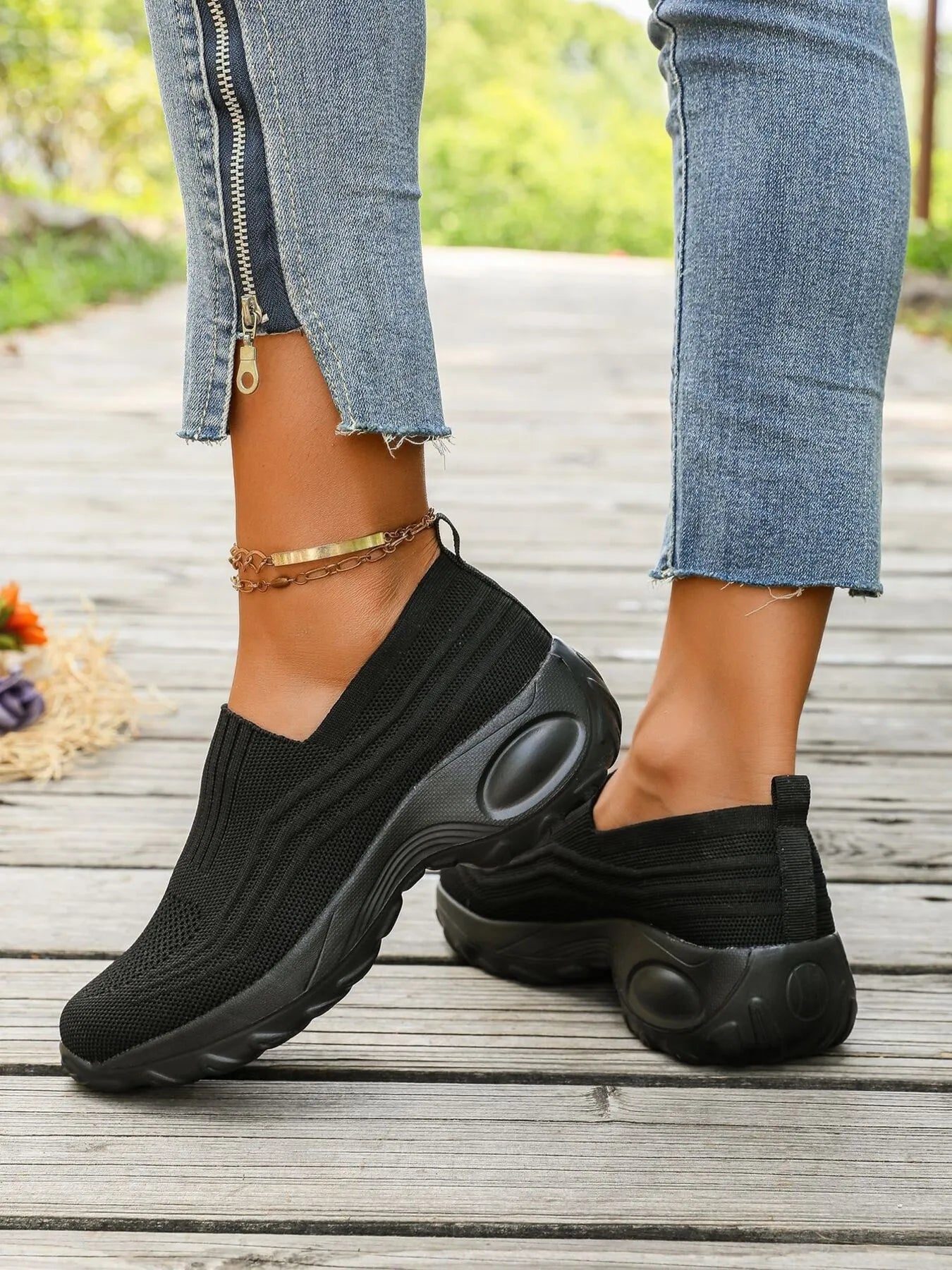 Round Toe Mesh Sneakers