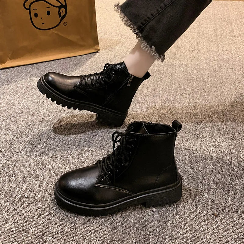 Round-Toe Lace-Up Martin boots Black