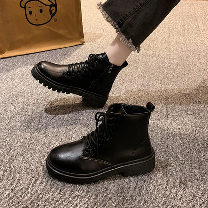 Round-Toe Lace-Up Martin boots Black