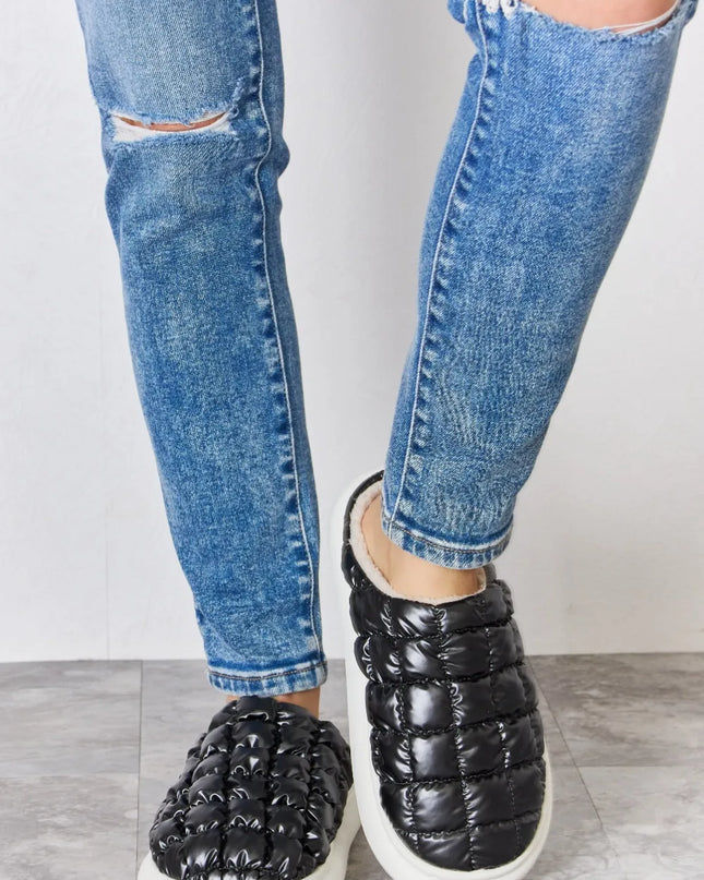 Melody Puffer Plush Slippers Black