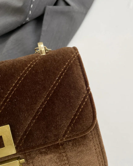 Gold Clasp Chain Shoulder Bag 