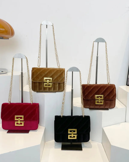 Gold Clasp Chain Shoulder Bag 