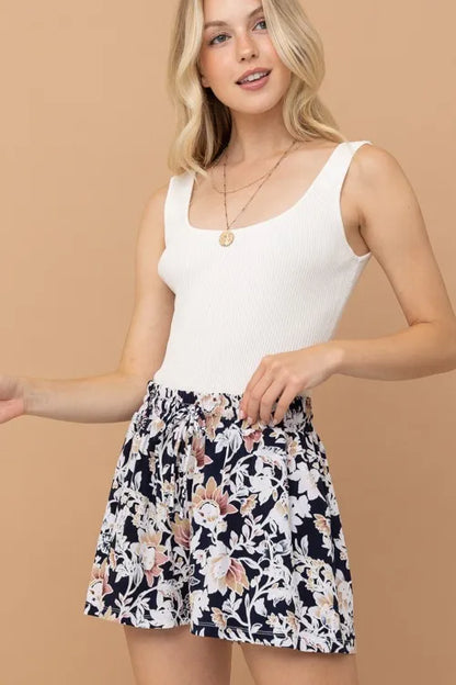 And The Why Wrinkle-free Stretchy Cooling Fabric Shorts FLORAL