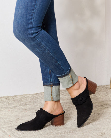 East Lion Corp Pointed-Toe Braided Trim Mules