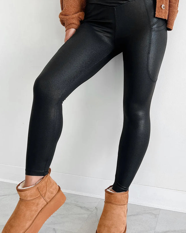 Pocketed V-Cut Waist Leggings Black