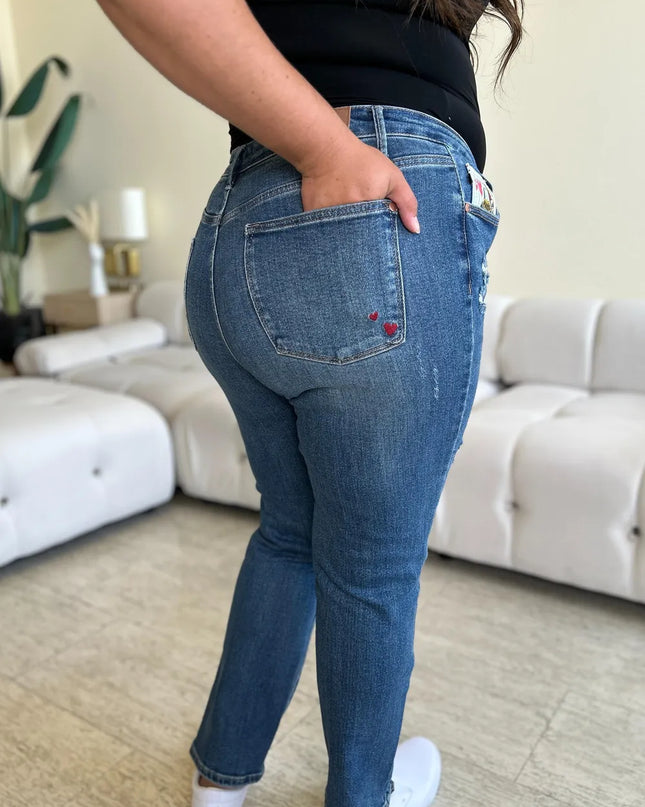 Judy Blue Full Size Queen Of Hearts Coin Pocket BF Jeans
