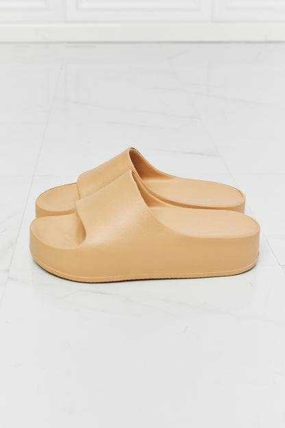 WILD DIVA Summer Feels Platform Slide 