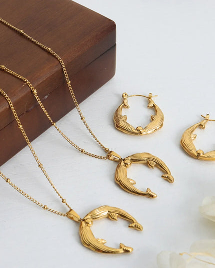 Gold Horseshoe Jewelry Set with Necklace and Earrings 