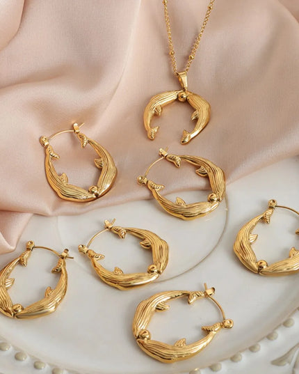Gold Horseshoe Jewelry Set with Necklace and Earrings 