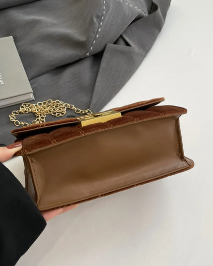 Gold Clasp Chain Shoulder Bag 