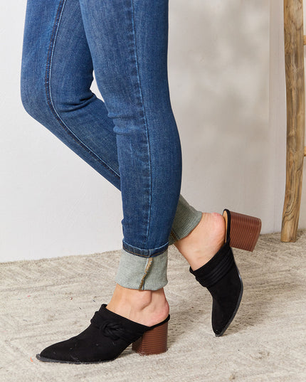 East Lion Corp Pointed-Toe Braided Trim Mules
