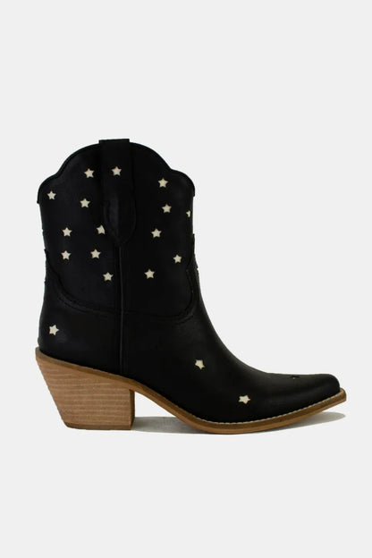 Beast Fashion Faux Leather Star-Shaped Cutouts Point Toe Boots Black