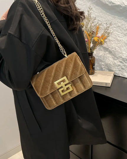 Gold Clasp Chain Shoulder Bag 