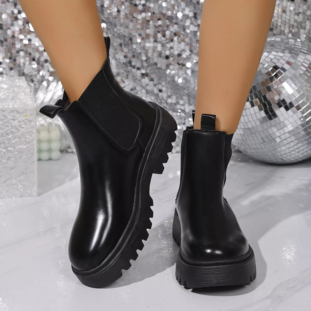 Round Toe Platform Boots Black