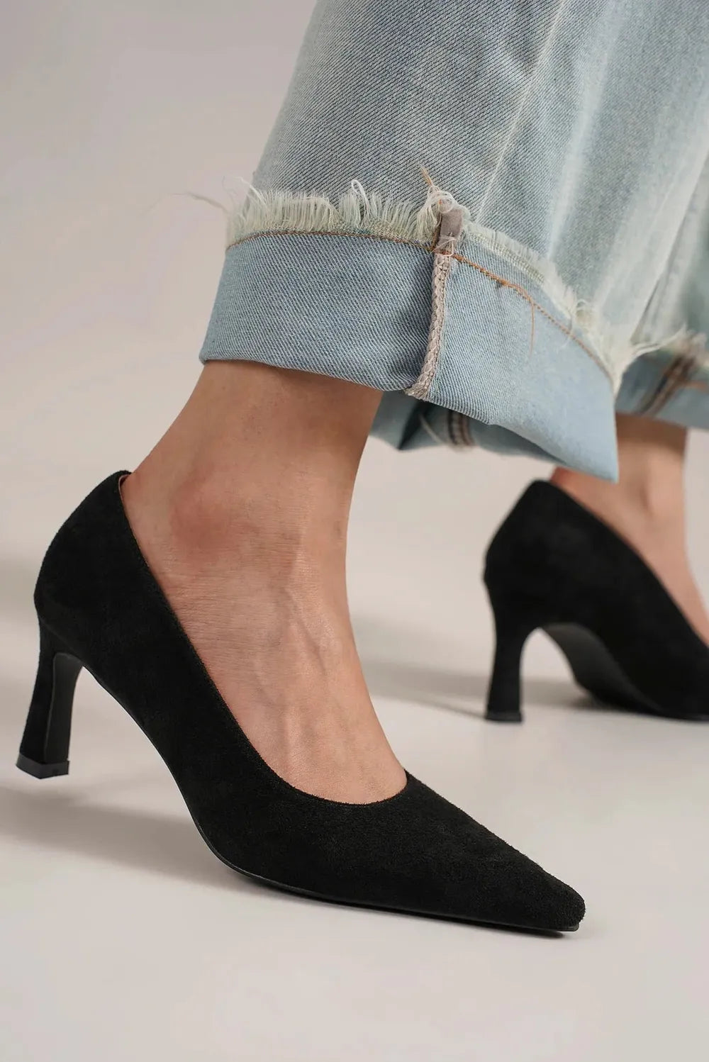 Beast Fashion Faux Suede Point Toe Pumps Black